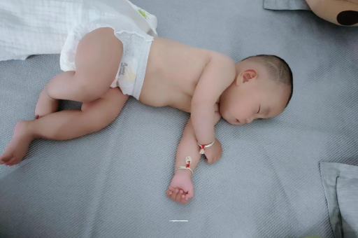 自贡三个月宝宝抬头不稳